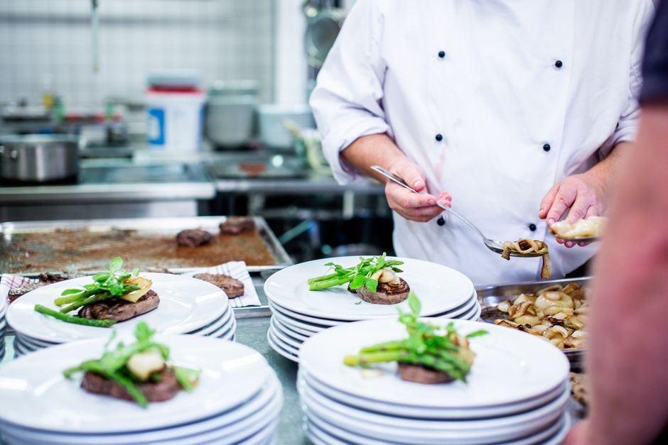 Symbolfoto: food cooking restaurant