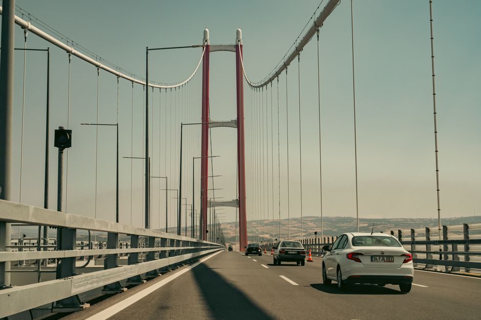 Illustrative photo: modern car road