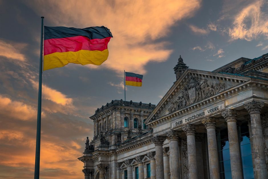 Symbolfoto: programmier deno desktop Germany current affairs